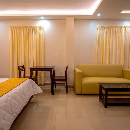 Metro Residency Hotel Tirur Bagian luar foto