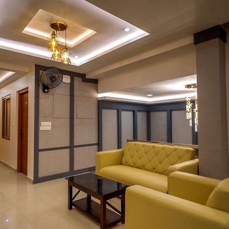 Metro Residency Hotel Tirur Bagian luar foto