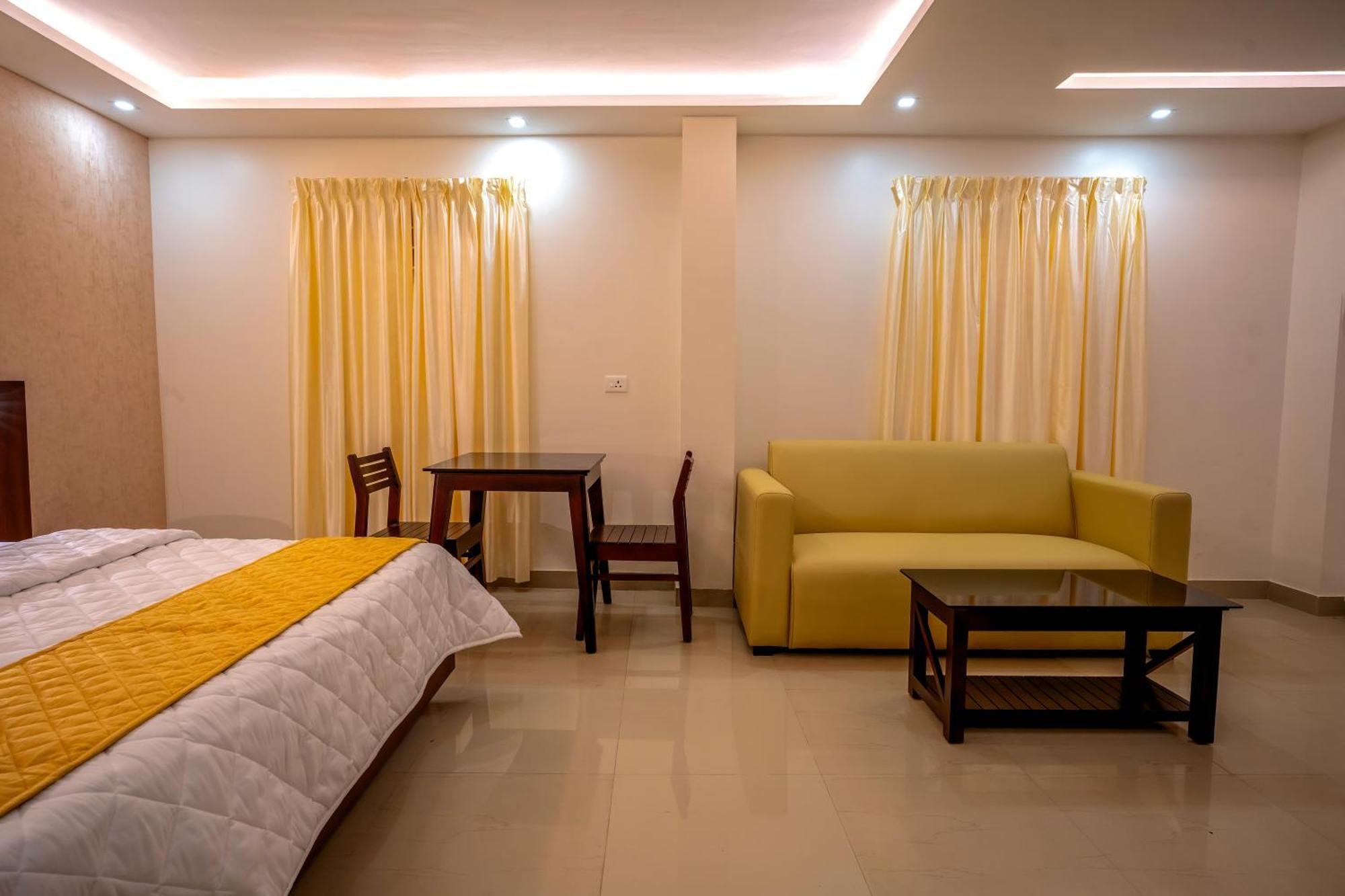 Metro Residency Hotel Tirur Bagian luar foto