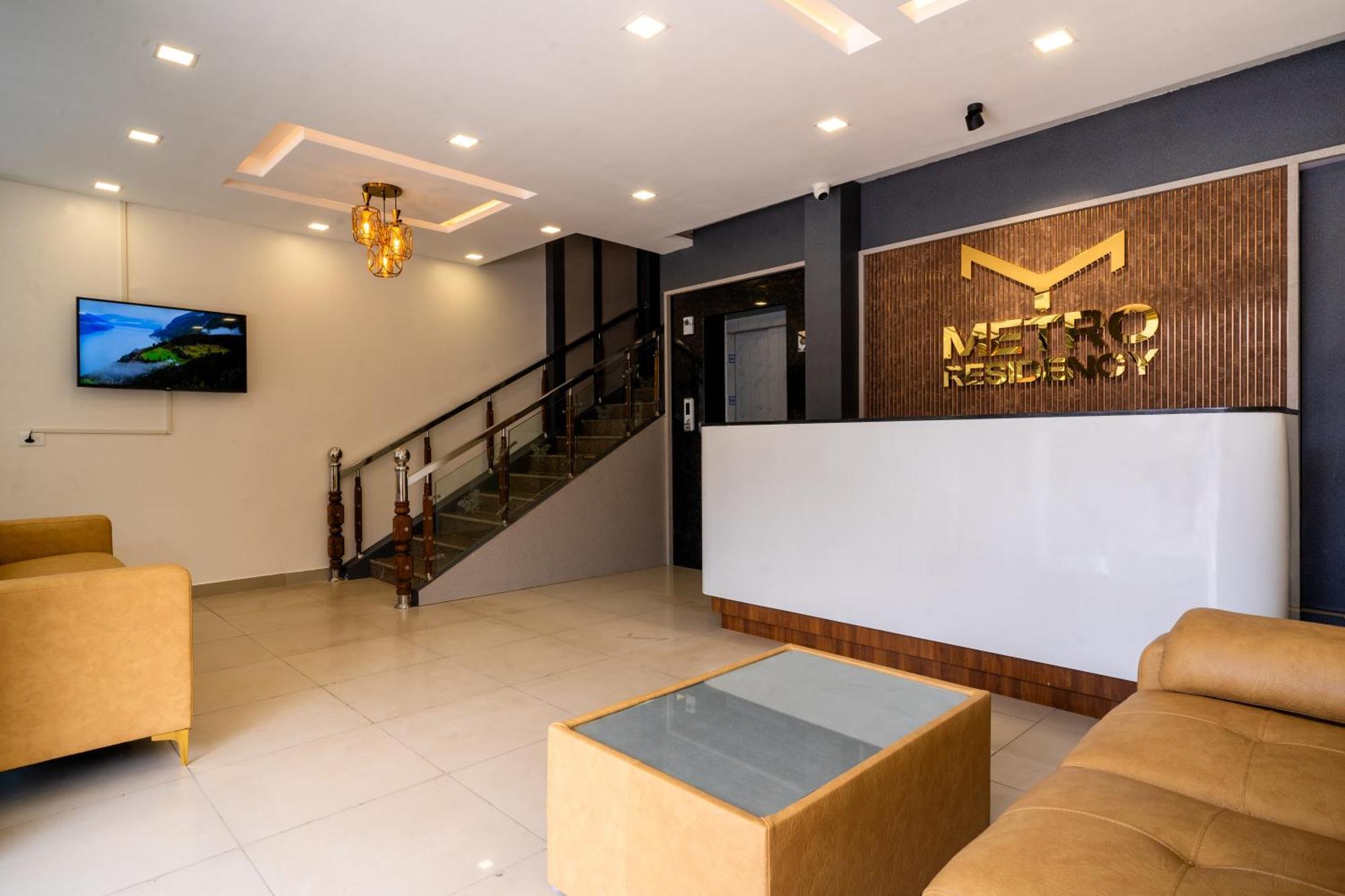 Metro Residency Hotel Tirur Bagian luar foto