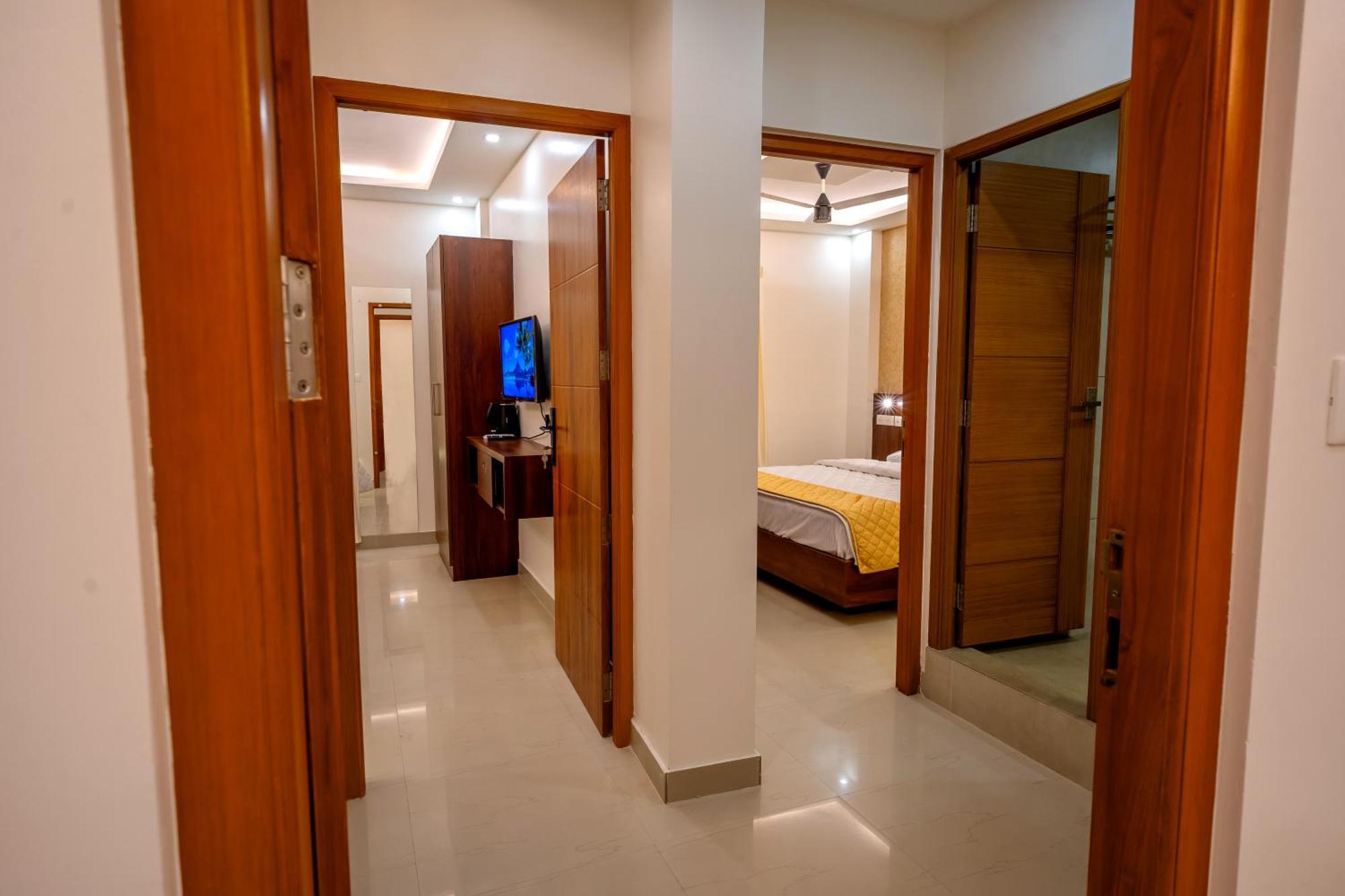 Metro Residency Hotel Tirur Bagian luar foto