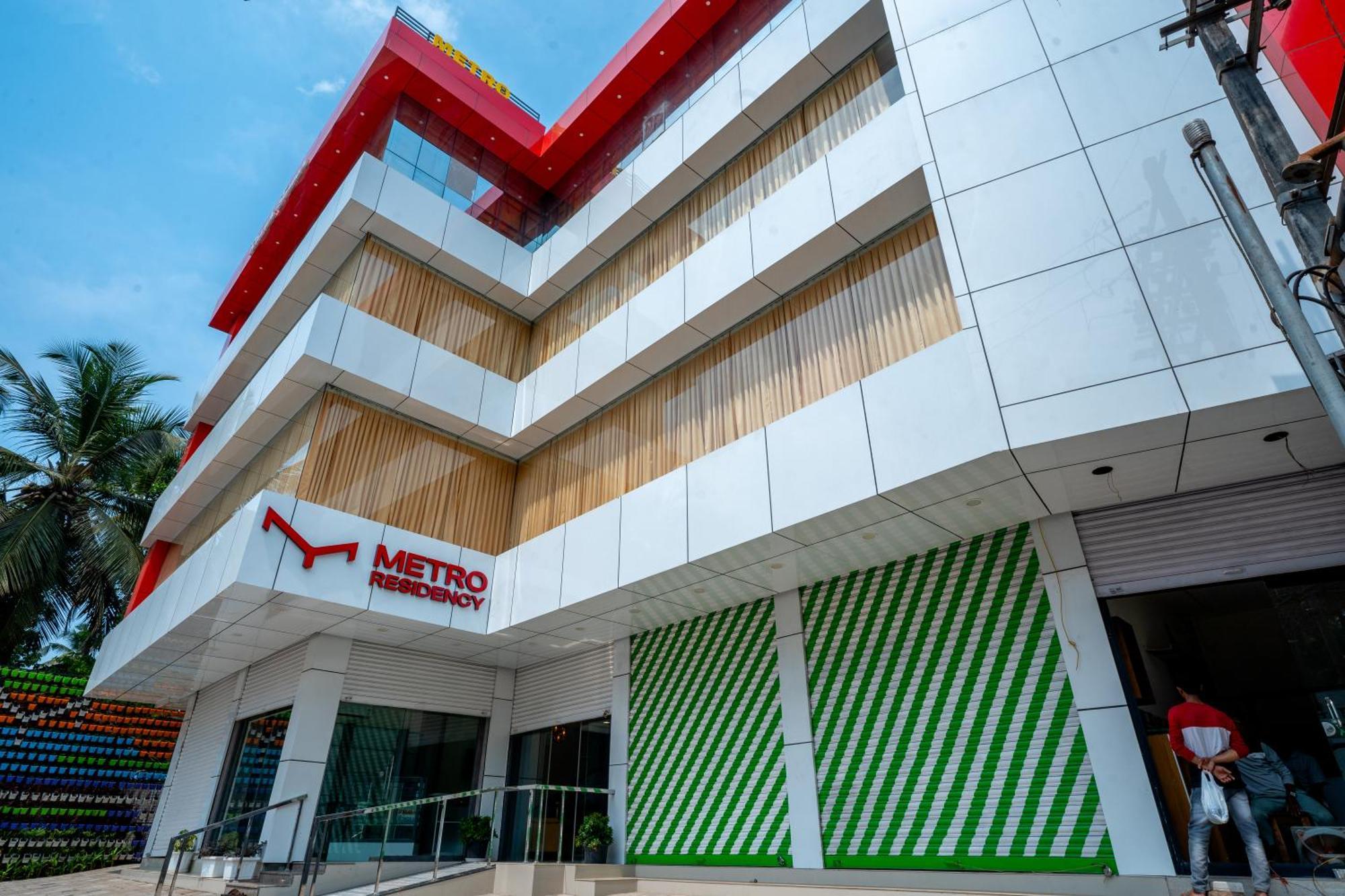 Metro Residency Hotel Tirur Bagian luar foto